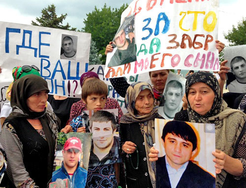 Rally against tyranny of secret services. Makhachkala, July 28, 2013. Photo by Makhach Akhmedov for the "Caucasian Knot"