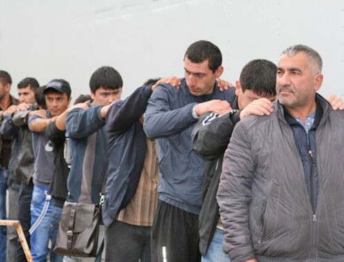 The detained in connection with the incident at the "Matveevsky" Marketplace, July, 2013. Photo http://petrovka38.ru/