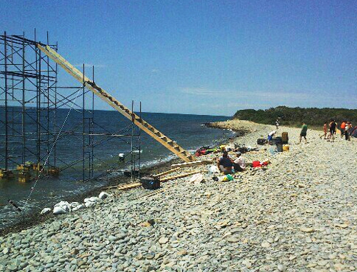 Construction of entertainment facility on the territory of “Bolshoy Utrish” natural reserve, Third Lagoon area. Krasnodar region, August 2, 2013. Photo: http://www.save-utrish.ru/