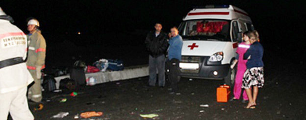 Place of a road traffic accident involving a tourist bus, Stavropol Territory, August 6, 2013. Photo by press service of the Ministry for Emergenciesof the Stavropol Territory, 26.mchs.ru