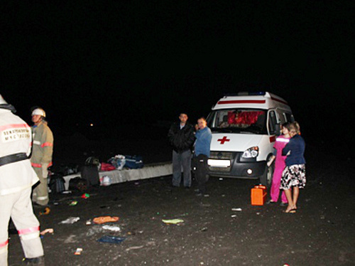 Place of a road traffic accident involving a tourist bus, Stavropol Territory, August 6, 2013. Photo by press service of the Ministry for Emergenciesof the Stavropol Territory, 26.mchs.ru