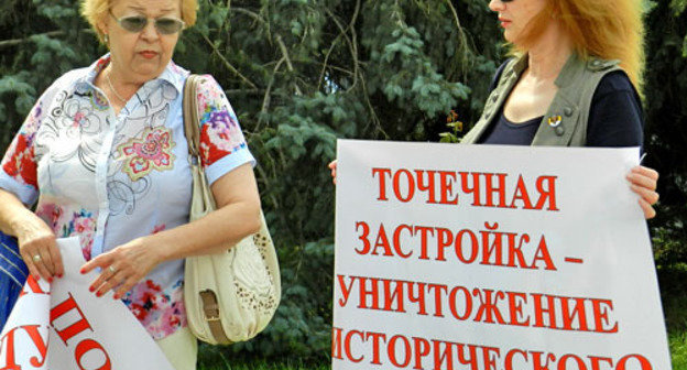 Rally against the construction of a hotel in the “green zone”. Volgograd, August 8, 2013. Photo by Tatiana Filimonova for the “Caucasian Knot”. 