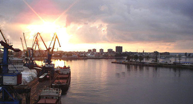 Port of Batumi, Georgia. Photo: Robert Wielgorski a.k.a. Barry Kent, http://ru.wikipedia.org/