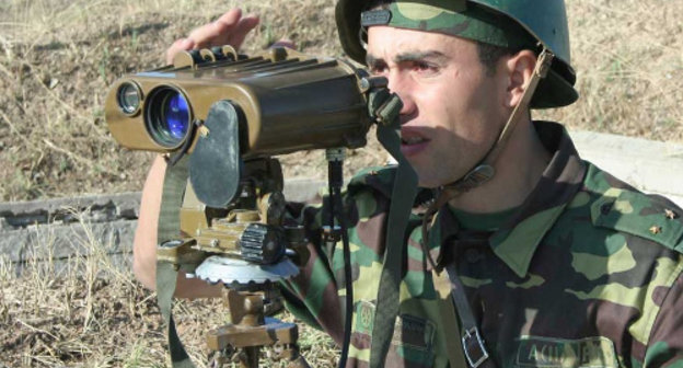 A soldier of the Armed Forces of Nagorno-Karabakh on a frontier. Photo http://www.nkrmil.am/