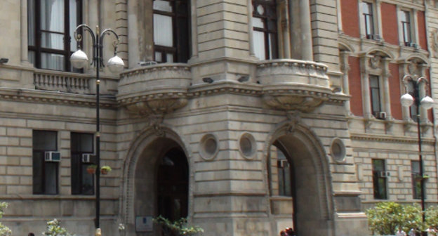 Baku, entrance to the building of the Mayoralty. Photo by Aziz Karimov for the "Caucasian Knot"