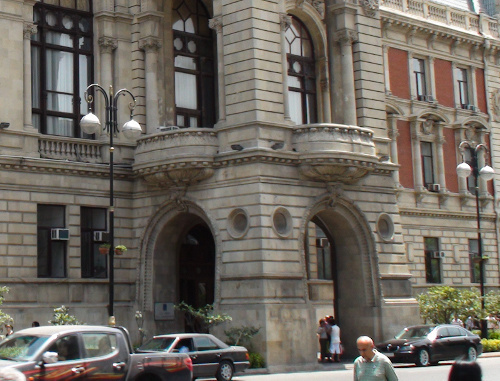 Baku, entrance to the building of the Mayoralty. Photo by Aziz Karimov for the "Caucasian Knot"