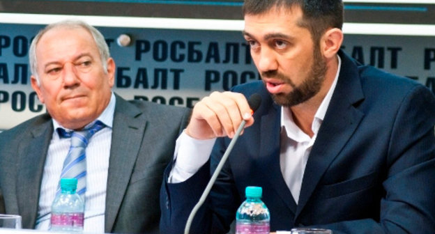 Ruslan Kurbanov's statement at the press conference dedicated to the detentions of Russian citizens in Azerbaijan. To the left is the president of Federal Lezgin National-Cultural Autonomy (FLNCA) Arif Kerimov. Moscow, press center "Rosbalt", August 15, 2013. Photo: http://flnka.ru/