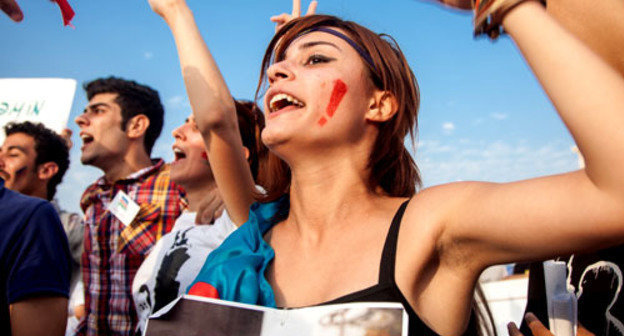 Participants of the rally demanding to hold presidential elections in democratic environment. Baku, August 18, 2013. Photo by Aziz Karimov for the “Caucasian Knot”. 