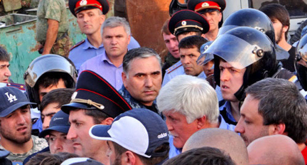 Public disorders in Kamaran region. Kumtorkalin District, August 21, 2013. Photo by Murad Muradov for the ‘Caucasian Knot’. 