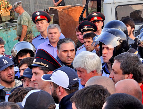 Public disorders in Kamaran region. Kumtorkalin District, August 21, 2013. Photo by Murad Muradov for the ‘Caucasian Knot’. 