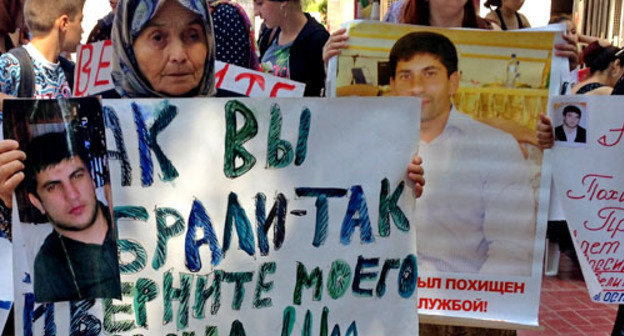 Relatives of missing residents of Dagestan held a rally. Makhachkala, August 22. 2013. Photo by Makhach Akhmedov for the ‘Caucasian Knot’.