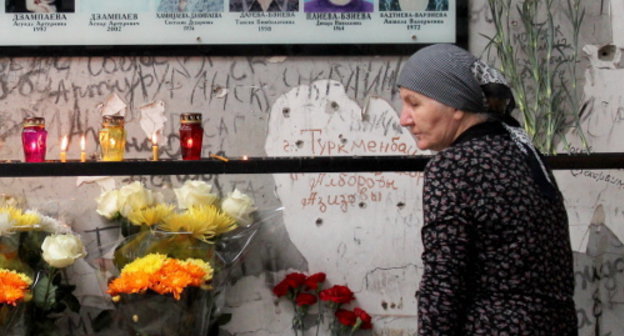 In the gymnasium of the school No. 1 near the desk with the photos of persons killed in the terror act in September 2004. September 1, 2012. Photo by Emma Marzoyeva for the "Caucasian Knot"