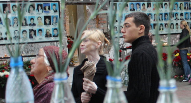 In the former gym of School No.1 in Beslan during Memory Watch days. North Ossetia, September 1, 2013. Photo by Emma Marzoeva for the ‘Caucasian Knot’. 