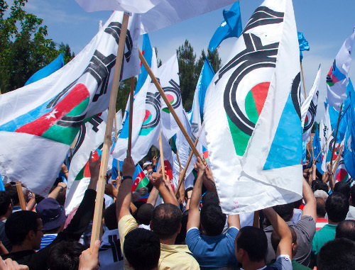 Flags of the Popular Front Party of Azerbaijan at opposition rally. Baku, 2012. Photo by Aziz Karimov for the ‘Caucasian Knot’. 