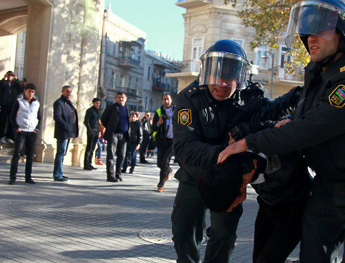 Azerbaijan, Baku, December 10, 2012. Police breaking up opposition protest. Photo by Aziz Karimov for the ‘Caucasian Knot’.