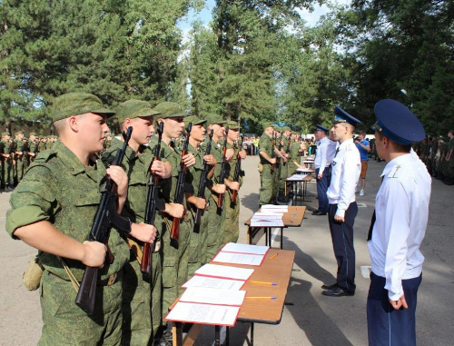 Soldiers-conscripts, the Rostov District, Zernograd, military unit No. 20926, July 2013. Photo: http://zernograd.prihod.ru/