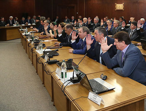 Members of the Parliament of Ingushetia vote on the election of the leader of the republic. Magas, September 8, 2013. Photo: http://www.ingushetia.ru/