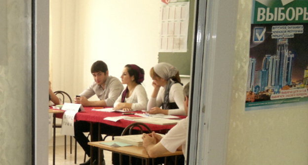 At a polling station in Grozny on the day of voting to Legislative Assembly of Chechnya. September 8, 2013. Photo by the "Caucasian Knot"