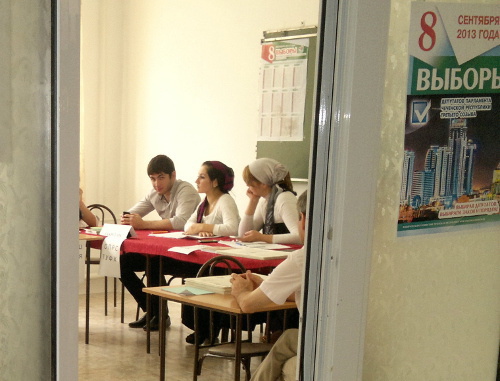 At a polling station in Grozny on the day of voting to Legislative Assembly of Chechnya. September 8, 2013. Photo by the "Caucasian Knot"