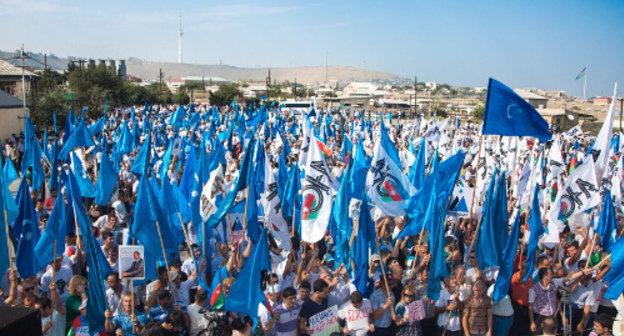 Rally organised by the National Council of Democratic Forces (NCDF)in the driving school yard in the 20th Section settlement of the Sabail district of Baku. August 18, 2013. Photo by Aziz Karimov for the "Caucasian Knot"