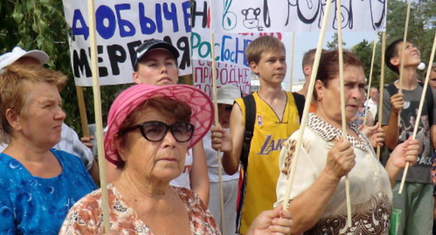 Participants of the ecological meeting in Abinsk, August 17, 2013. Photo by Natalya Dorokhina for the "Caucasian Knot"