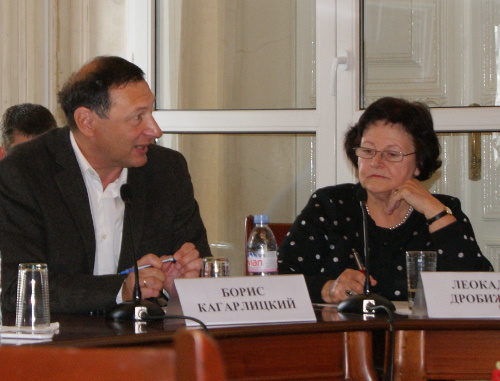 Boris Kagarlitsky and Leokadia Drobizheva at the press conference held at the House of Journalists. Moscow, September 11, 2013. Photo by Natalia Krainova for the ‘Caucasian Knot’.