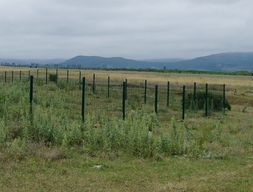 Barbed wire installed near the village of Ditsi by Russian border guards. Georgia, Shida Kartli region, July 2013. Photo by Edita Badasyan for the ‘Caucasian Knot’. 