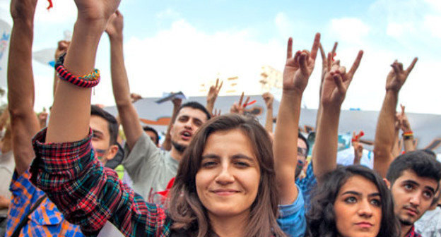 Participants of an oppositional rally in Baku supported the presidential candidate of the National Council of Democratic Forces (NCDF) Jamil Gasanli. Baku, September 22, 2013. Photo by Aziz Karimov for the "Caucasian Knot"