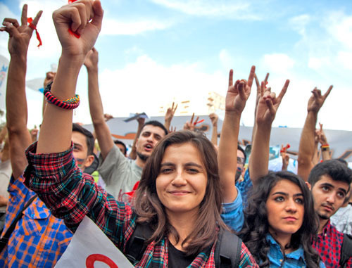 Participants of an oppositional rally in Baku supported the presidential candidate of the National Council of Democratic Forces (NCDF) Jamil Gasanli. Baku, September 22, 2013. Photo by Aziz Karimov for the "Caucasian Knot"