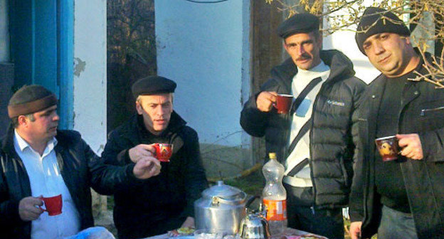 Residents of the village of Khrakh-Uba. Photo: official website of FLNCA, http://flnka.ru/