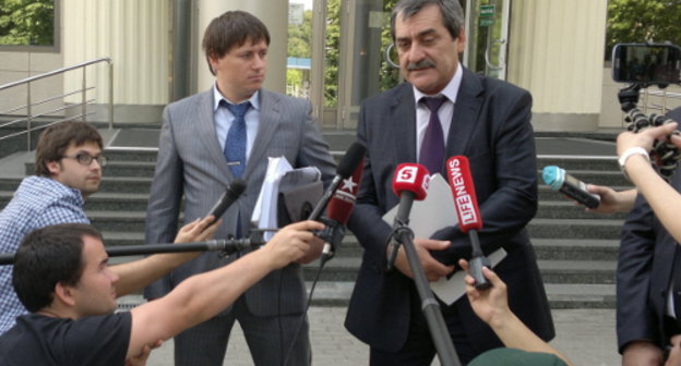 Advocates defending the case of the murder of Anna Politkovskaya and journalists near the building of the Moscow City Court after the trial on June 4, 2013. Photo by the "Caucasian Knot"