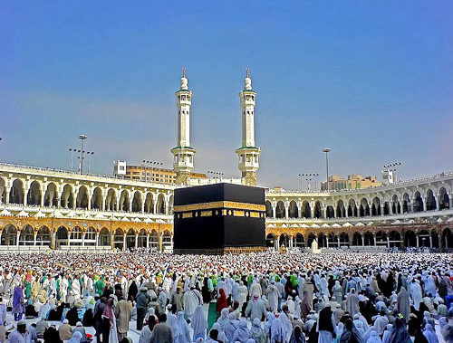 Pilgrims walk around the Kaaba. Saudi Arabia. Photo: Muhammad Mahdi Karim, http://ru.wikipedia.org/