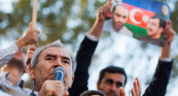 Djamil Gasanli speaking at the rally, Baku, September 28, 2013. Photo by Aziz Karimov for the ‘Caucasian Knot’. 