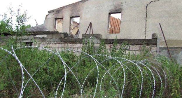 Barbed wire stretched by Russian border guards at Georgian-South Ossetian border. Georgia, July 2013. Photo by Edita Badasyan for the ‘Caucasian Knot’.