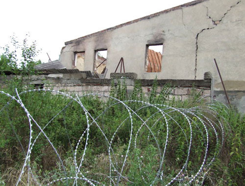 Barbed wire stretched by Russian border guards at Georgian-South Ossetian border. Georgia, July 2013. Photo by Edita Badasyan for the ‘Caucasian Knot’.