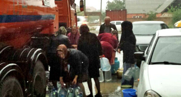 The Dagestani city of Khasavyurt has water supply outage. Dagestan, October 7, 2013. Photo: press service of the Emergency Control Ministry of Dagestan