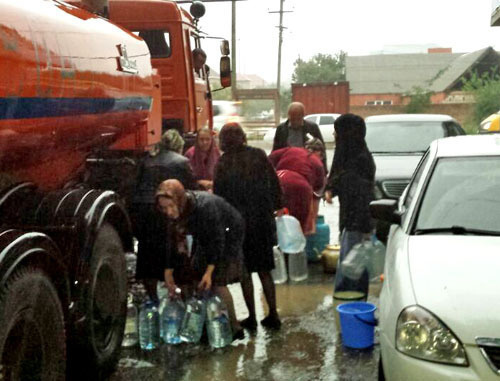 The Dagestani city of Khasavyurt has water supply outage. Dagestan, October 7, 2013. Photo: press service of the Emergency Control Ministry of Dagestan