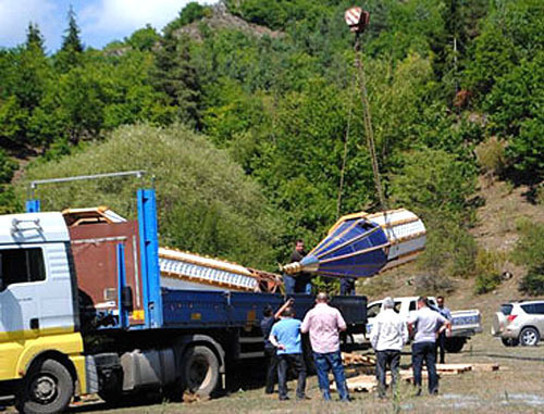 Dismantling of the minaret in the village of Chela, Adygen Region. August 2013. Photo http://sknews.ge/