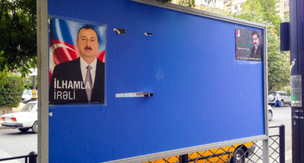 Baku, Khagani street, September 20-23, 2013. Desk with election campaign for presidential candidates. Photo by Aziz Karimov for the "Caucasian Knot"