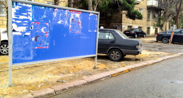 Promotional stands from which posters of candidates for presidency were removed. Baku, October 8, 2013. Photo by Aziz Karimov for the "Caucasian Knot"