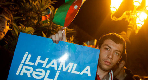 Supporter of the party "Eni Azerbaijan" at the celebration of the victory of the incumbent President Ilham Aliev. Baku, October 9, 2013. Photo by Aziz Karimov for the "Caucasian Knot"