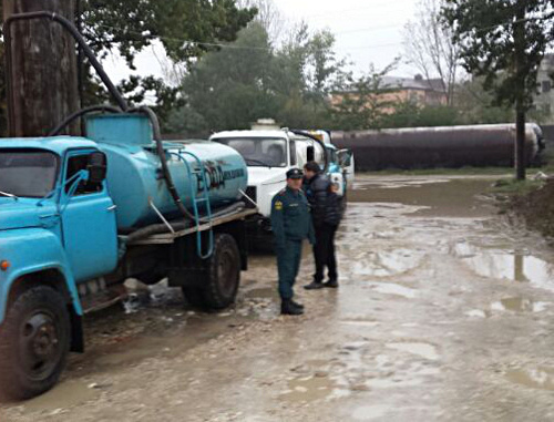 Delivery of drinking water in Khasavyurt. October 8, 2013. Photo by the press service of the Civil Defence Department for Emergencies of Dagestan, http://www.05.mchs.gov.ru/ http://www.05.mchs.gov.ru/news/detail.php?news=22895