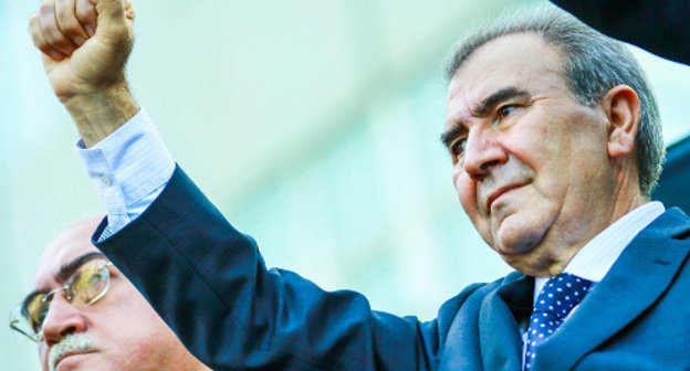 Jamil Gasanli, former presidential candidate from the National Council of Democratic Forces (NCDF) at the rally in Baku, October 12, 2013. Photo by Aziz Karimov for the ‘Caucasian Knot’.