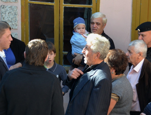 Eviction of the Toromonyan family from their house in Sanatornaya street, 33 in Sochi. October 15, 2013. Photo by Svetlana Kravchenko for the ‘Caucasian Knot’.  