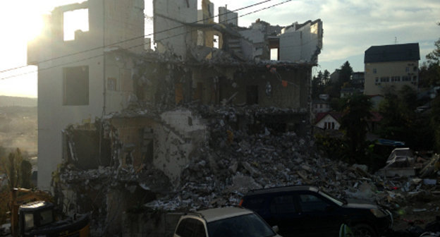 House located on the land plot No. 9 in the garden non-commercial partnership "Poselkovoe", Central District of Sochi, demolished on October 19, 2013. Photo by Anzhela Zilberg