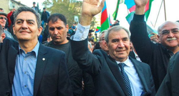 Isa Gambar, Djamil Gasanli and Ali Kerimli. Baku, October 12, 2013. Photo by Aziz Karimov for the "Caucasian Knot"