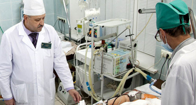 Doctors in Volgograd Clinic Hospital Emergency department №15 near the victims of the terror act. October 21, 2013. Photo by the press service of the government of Volgograd region, http://www.volganet.ru/