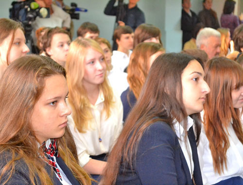 Sochi schools marked the 100 days remaining till the start of the Games-2014 with "Olympic lessons". Sochi, October 29, 2013. Photo by Svetlana Kravchenko for the ‘Caucasian Knot’.