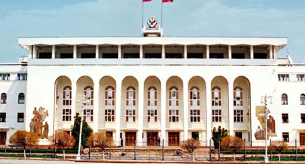 Government House of the Republic of Dagestan. Photo: Abu Ubaida, http://commons.wikimedia.org