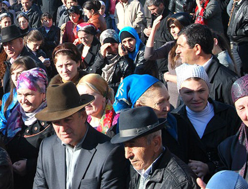 Residents of Malgobek on the day of celebration of the 80th anniversary of the founding of the city. Ingushetia, October 4, 2013. Photo http://magas.ru/